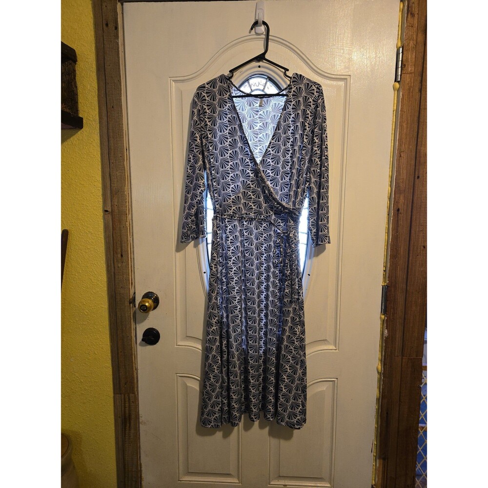White Stag print Style 3/4 Sleeve Wrap style Dress sz XL